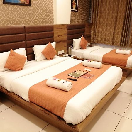 Hotel Golden City Vadodara Eksteriør billede