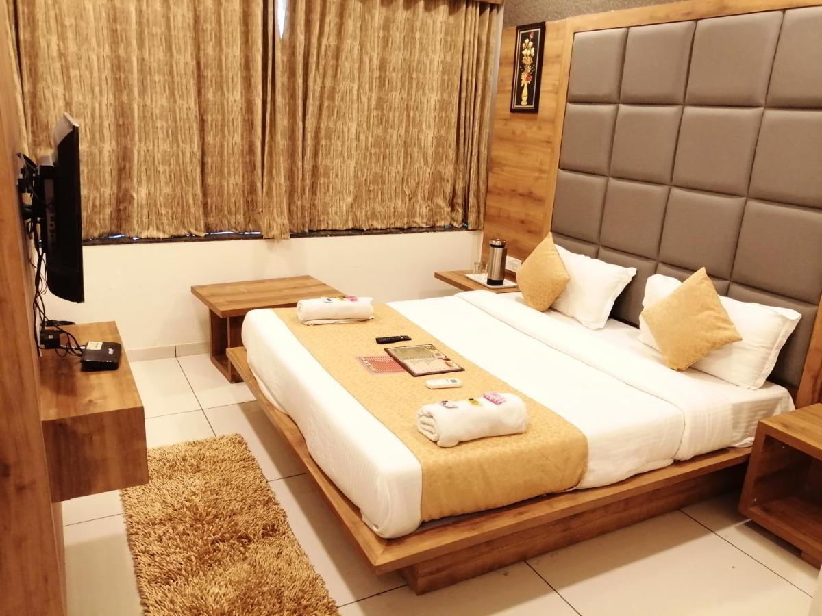 Hotel Golden City Vadodara Eksteriør billede