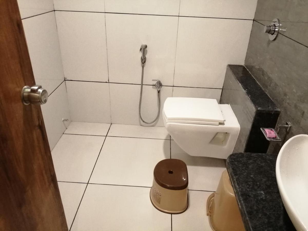 Hotel Golden City Vadodara Eksteriør billede