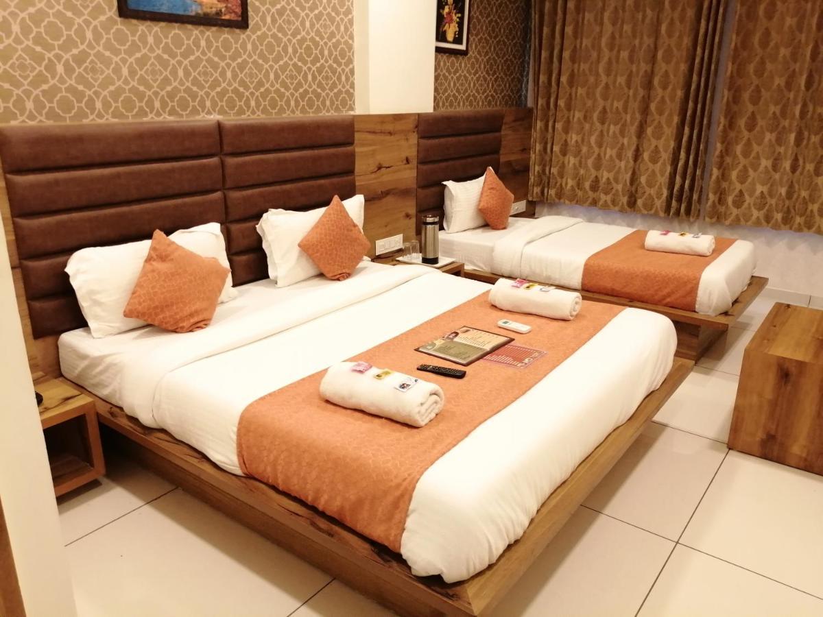 Hotel Golden City Vadodara Eksteriør billede