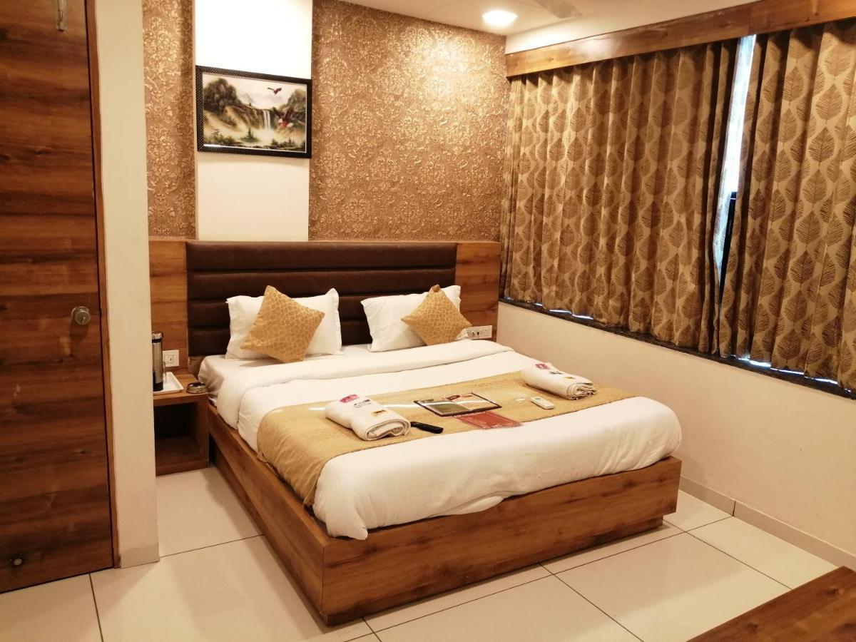 Hotel Golden City Vadodara Eksteriør billede