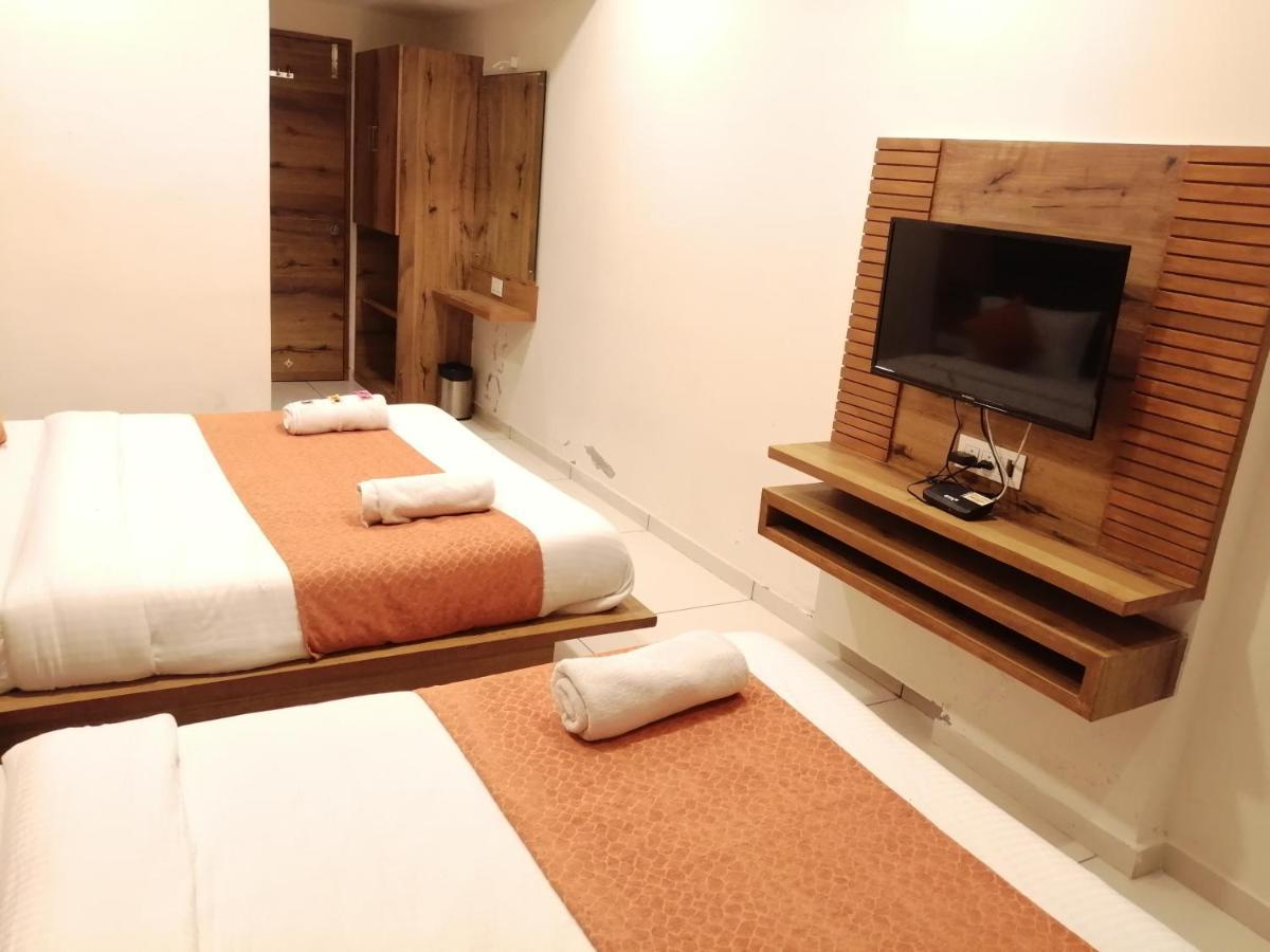 Hotel Golden City Vadodara Eksteriør billede
