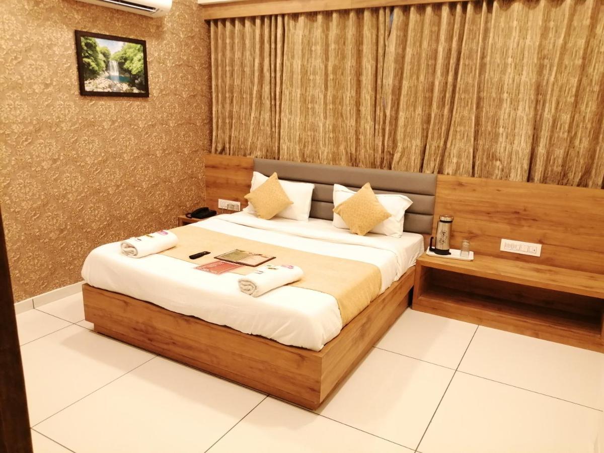 Hotel Golden City Vadodara Eksteriør billede